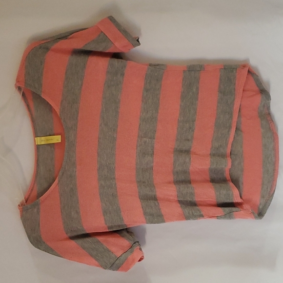 🏷 Bundle 2 for $12 🏷 Bee Stitched Women's Striped Top - Picture 1 of 4